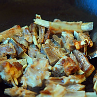 Nutritious snacks--dryIllustration of how to make stir-fried lamb chops with cumin 12