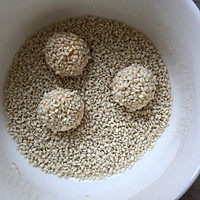 Pumpkin Sesame Balls - Illustration of how to make a small dessert that is very popular with children 7