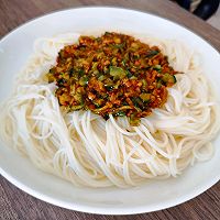 Illustration of how to make braised noodles with cucumber and diced meat 9