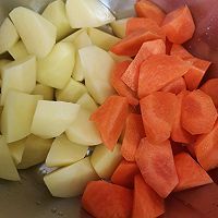 Illustration of winter lettuce, tomato, beef brisket and potatoes stewed 3