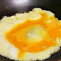 #Father's Day, cook a dish for Dad#Luffa Stir-fried Illustration of how to make eggs 4