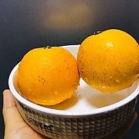 Steamed rock sugar orange is a must-have for relieving coughs and clearing away heat in winter. Illustration of how to do it 1