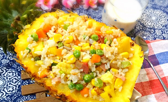 Pineapple rice