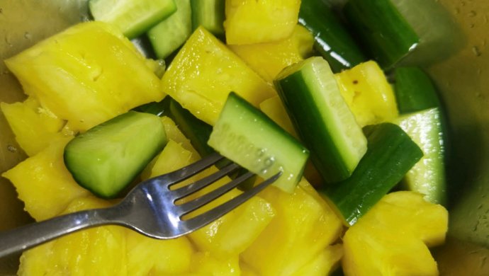 Pineapple mixed with cucumber