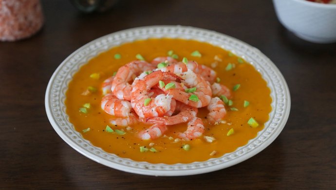 Shrimp in golden soup