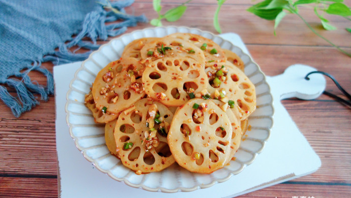 Cold lotus root slices