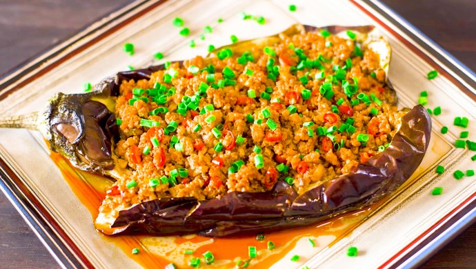 Grilled Eggplant with Minced Pork and Garlic Sauce