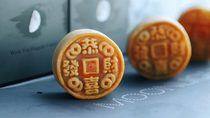 Cantonese style lotus paste and egg yolk mooncakes