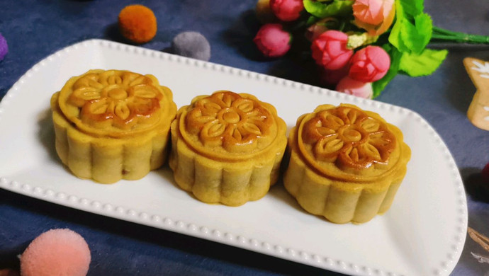 Mochi bean paste mooncakes