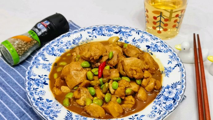 Stir-fried chicken with edamame