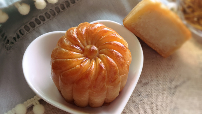 Cantonese Lotus Paste Mooncake