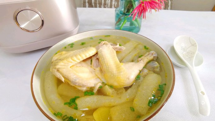 Bamboo fungus chicken soup