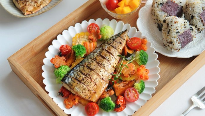 Norwegian mackerel grilled with vegetables