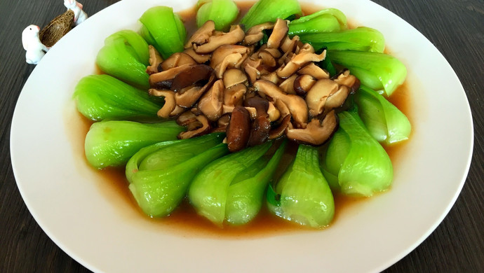 Mushrooms and Rapeseed in Oyster Sauce