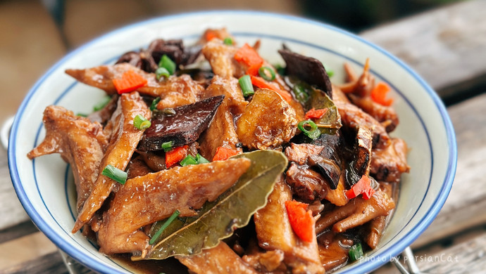 One bite of marinated chicken wing tips as a snack for the drama, paired with a small drink