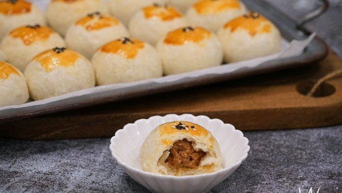 Su-style meat mooncakes