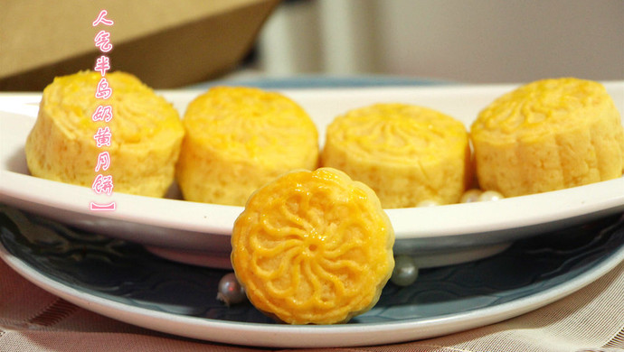 Popular Hong Kong Peninsula Custard Mooncake