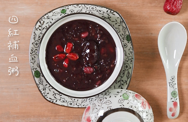 Purple rice, red bean, peanut and red date porridge