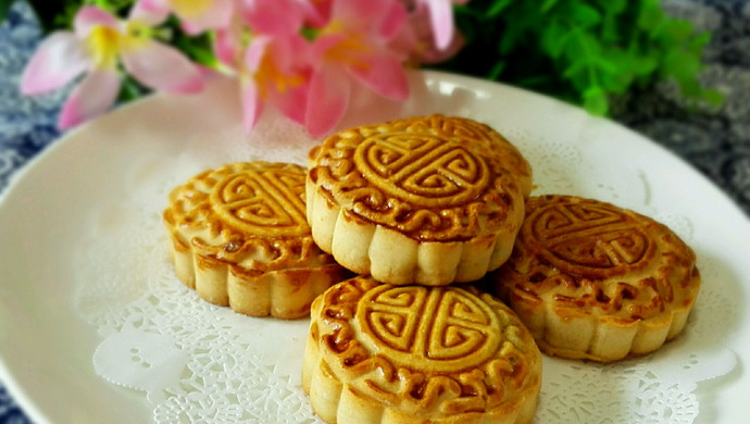 Cantonese style purple sweet potato mooncake