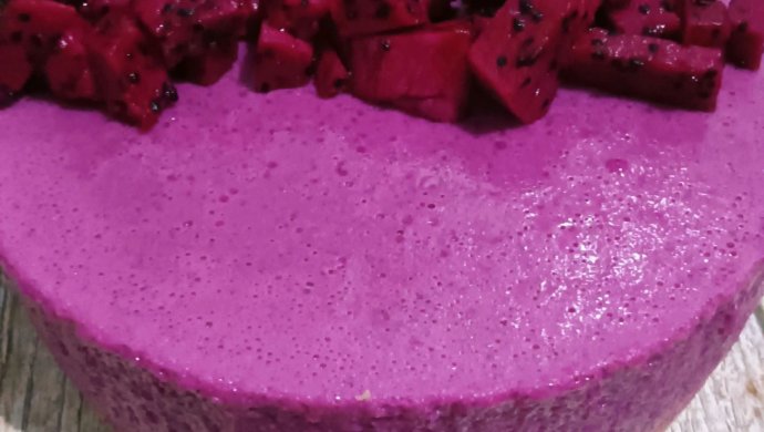 Dessert dragon fruit mousse cake