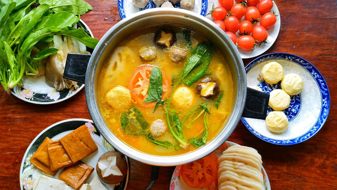 Hot and sour golden soup hotpot