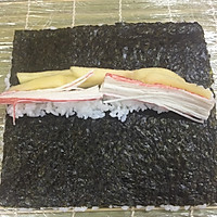 Illustration of how to reverse roll sushi 4