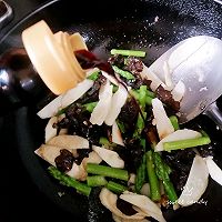 Illustration of how to make three fresh vegetables (asparagus, wild rice, fungus) in summer with light and low fat content 5