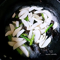 Summer light and low-fat vegetarian three delicacies (asparagus, wild rice fungus) Illustration of how to do it 2