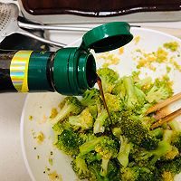 Illustration of how to make broccoli and potato round noodles with sauce 7