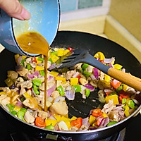 Cantonese three-color pepper stir-fried chicken | Comparable to five-star hotels Illustration of how to make famous Cantonese dishes 17