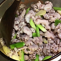 Cantonese Cuisine: Illustration of how to make raw intestines 8