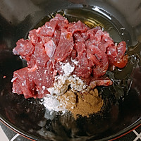 Illustration of how to make spicy beef as a snack 2