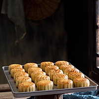 The cake is like chewing the moon, with crispy and sweet fillings in it-- -Illustration of how to make egg yolk Guangyue 13