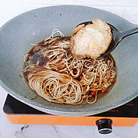 #十minutes-starting-school vitality breakfast#lazy breakfast egg braised noodles Illustration of how to do it 8