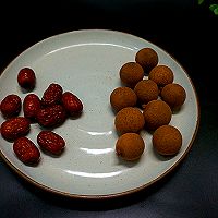 Longan, red dates and wine-stuffed poached eggs-----a must for health maintenance in winter Illustration of preparation method 1