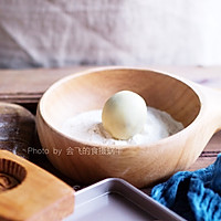 The cake is like chewing the moon, with crispy and sweet fillings in it-- -Illustration of how to make egg yolk Guangyue 7