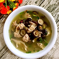 Illustration of how to make chicken soup with mushrooms and red dates 9