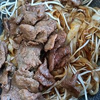 Illustration of how to make Cantonese-style food stall snack dry-fried beef rice noodles 8