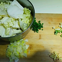 Illustration of how to make cabbage noodles 1