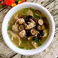 Illustration of how to make chicken soup with mushrooms and red dates 11