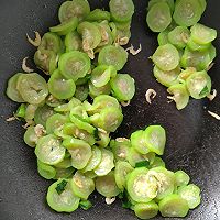 #我healthdaily-away from autumn dryness#Eating loofah in autumn Eliminate dryness and fight viruses: Illustration of how to make fried loofah with dried shrimps 6