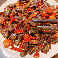 Illustration of how to make spicy beef as a snack 10