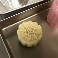 Cantonese Lotus Seed Mooncake (Homemade Filling) Recipe Illustration 15 