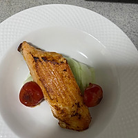 Illustration of how to make pan-fried salmon for a light high-protein dinner 3