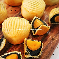 Black sesame egg yolk mooncakes ❗ Homemade black sesame filling recipe illustration 30