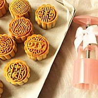 Cantonese egg yolk mooncake recipe 21