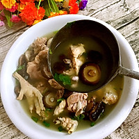 Illustration of how to make chicken soup with mushrooms and red dates 15