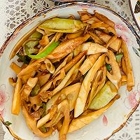 Lunch Dinner Lunch Dinner: braised crucian carp/stir-fried vermicelli with cabbage/ Illustration of how to make stir-fried mushrooms and peppers/stir-fried bamboo shoots 4