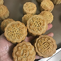 Cantonese Lotus Seed Mooncake (Homemade Filling) Recipe Illustration 18 