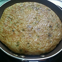 Quick breakfast - Illustration of how to make chives, egg and rice pancakes 10